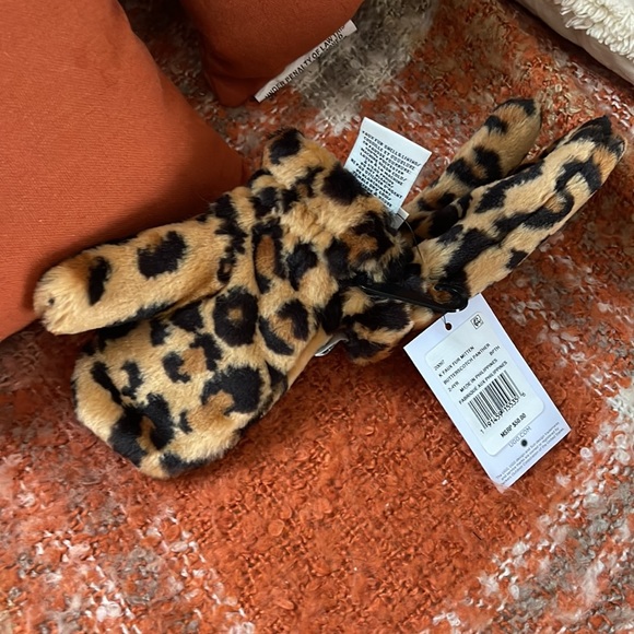 Toddler UGG Cheetah Set - Picture 7 of 7